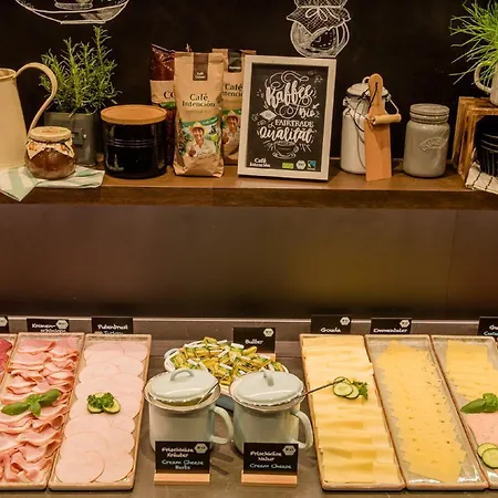 Motel One Berlin-Bellevue-2